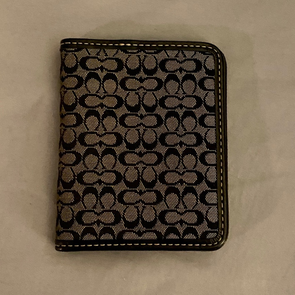MAKE AN OFFER🎰Coach Card Holder